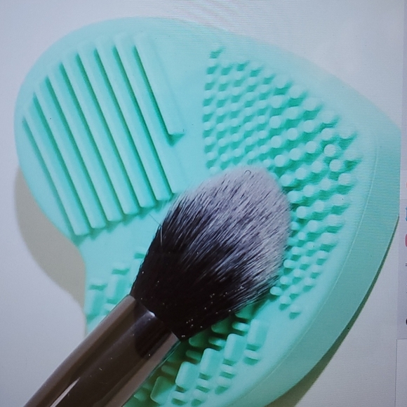 Other - New Head Shaped Makeup Brush Cleaning Tool-